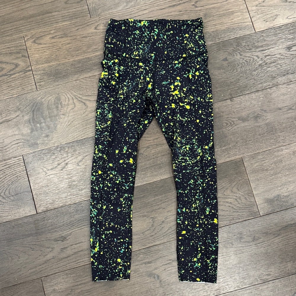 Women’s Lululemon Black and Green Splatter Leggings 22/23inch inseam
